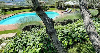 Spoleto Tranquilita Sleeps 20 With Wifi Pool Yoga Studio Gardens and Views