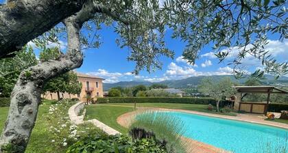 Spoleto Tranquilita Sleeps 20 With Wifi Pool Yoga Studio Gardens and Views