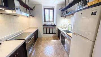 Vila, beberapa kamar, kolam renang pribadi, pemandangan kebun | Dapur pribadi