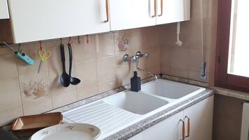 Apartemen, 3 kamar tidur, balkon, pemandangan kebun | Dapur pribadi