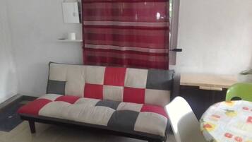 Apartment, 1 Bedroom, Smoking, Balcony | Living room