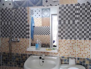Villa, 2 Bedrooms, Smoking, Balcony | Bathroom