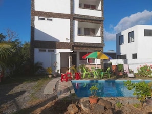 Appartement, 1 chambre, fumeur, balcon | Piscine | Piscine extérieure