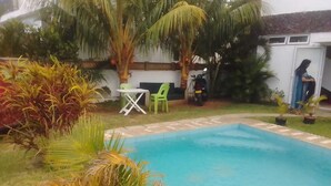 Outdoor pool - Modern Apartment With Common Pool Near Sandy Beach (Pointe Aux Piments)