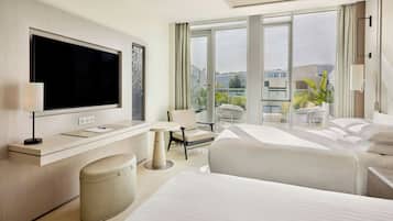 Executive Room, 2 Twin Beds, Non Smoking | 1 bedroom, individually decorated, individually furnished, desk
