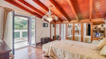 Family Villa, 5 Bedrooms (Villa Virginia With Private Pool) | 5 bedrooms, iron/ironing board, free WiFi, bed sheets