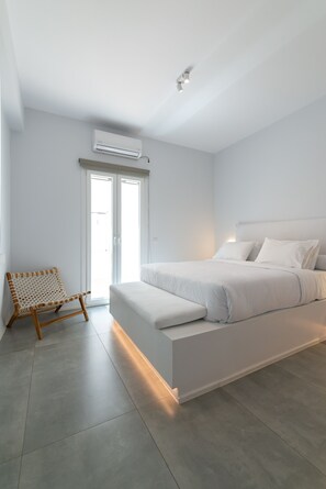 Suite – deluxe | Senger med overmadrass, safe på rommet og skrivebord for bærbar PC