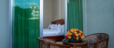 In-room safe, individually furnished, desk, laptop workspace