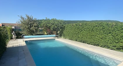 Villa spacieuse avec piscine