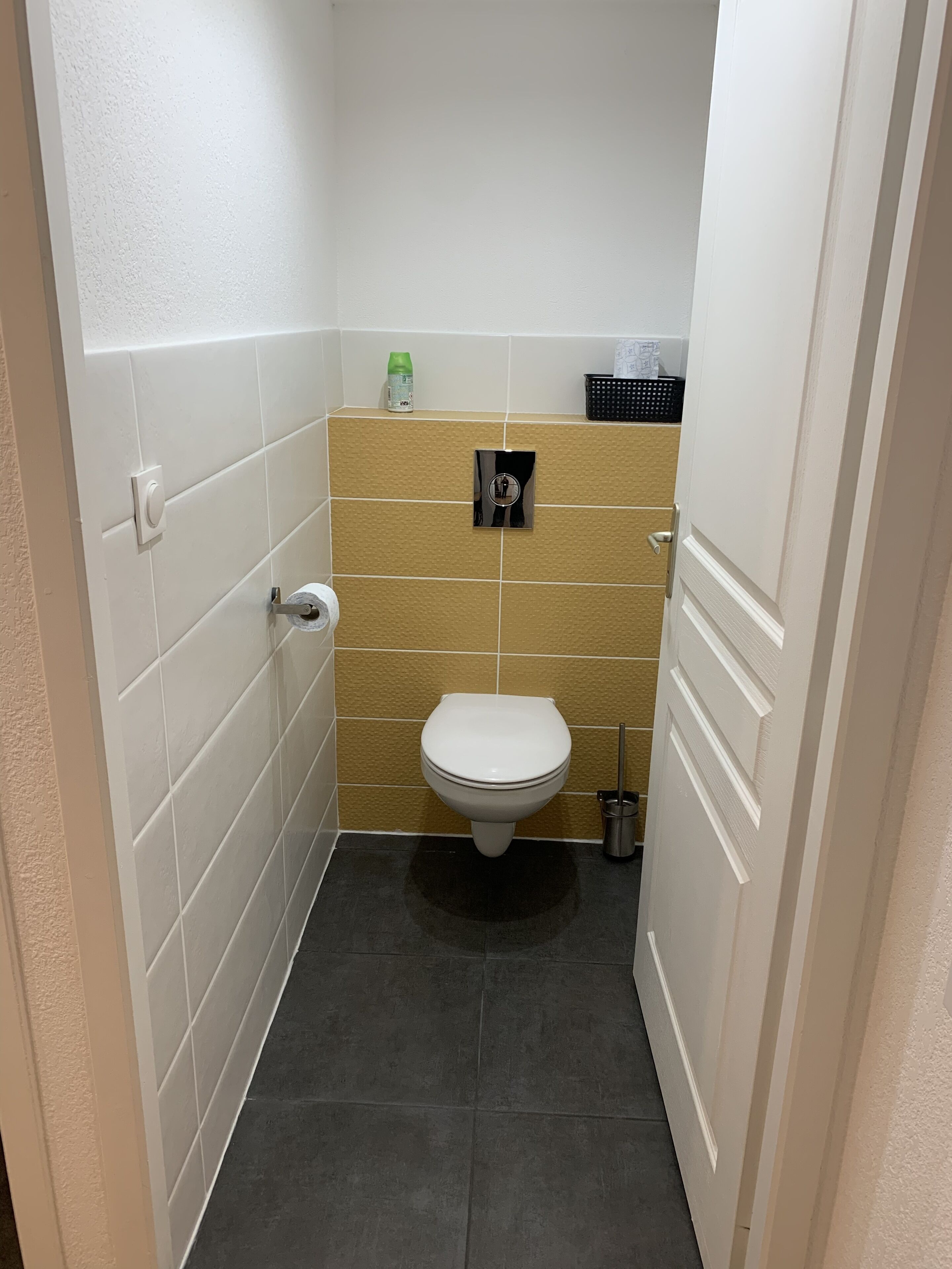 2 room apartment with parking in a secure residence