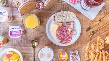 Daily buffet breakfast (EUR 10.50 per person)