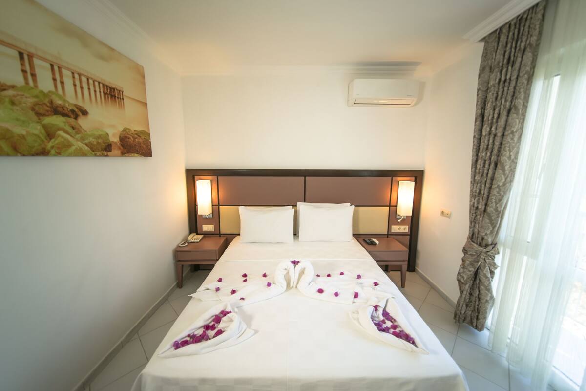 Superior Room, Sea View | Premium bedding, in-room safe, iron/ironing board