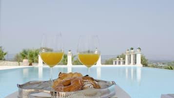 Piscine extérieure (ouverte en saison)