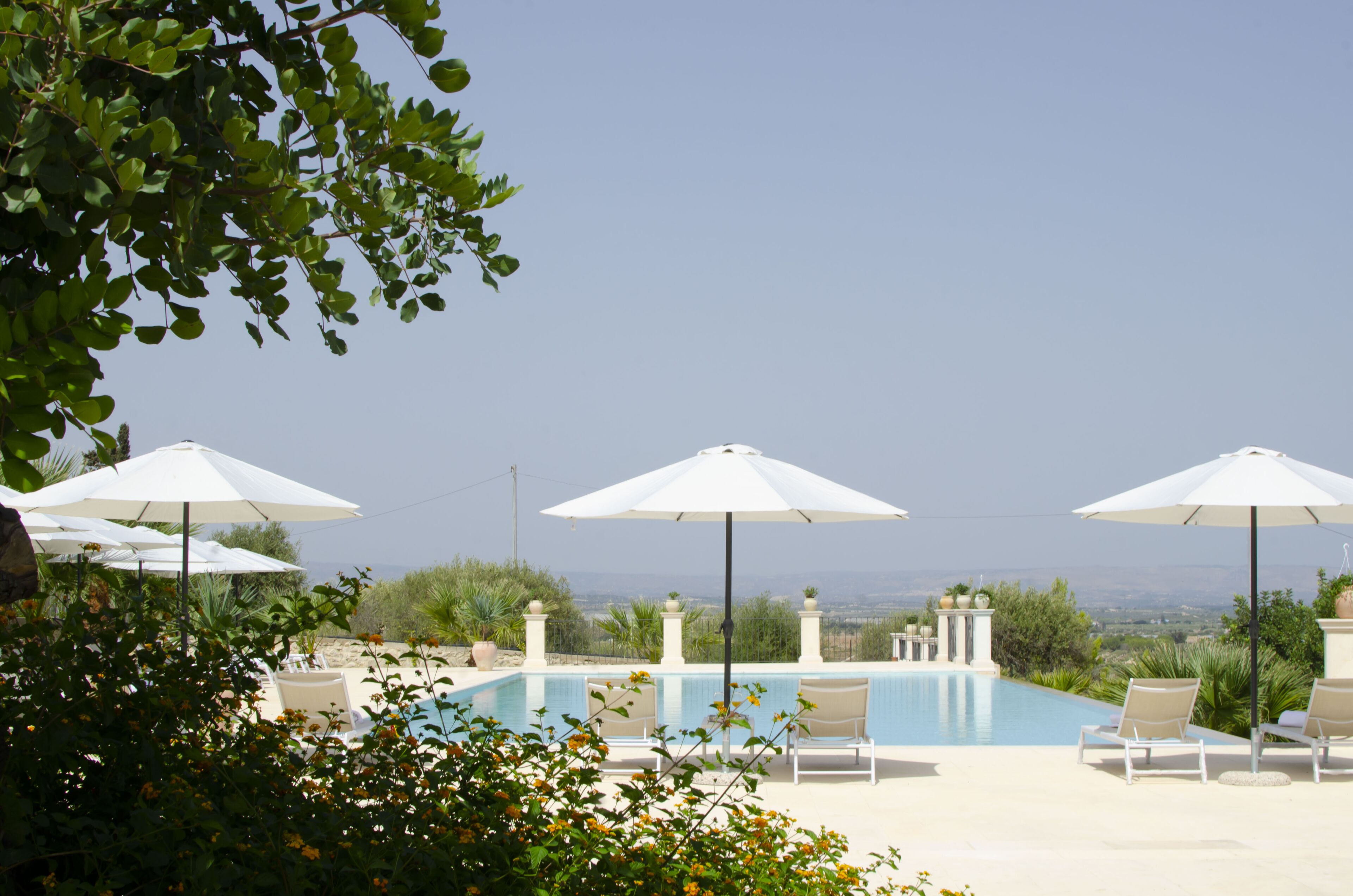 Hồ bơi ngoài trời phục vụ theo mùa 