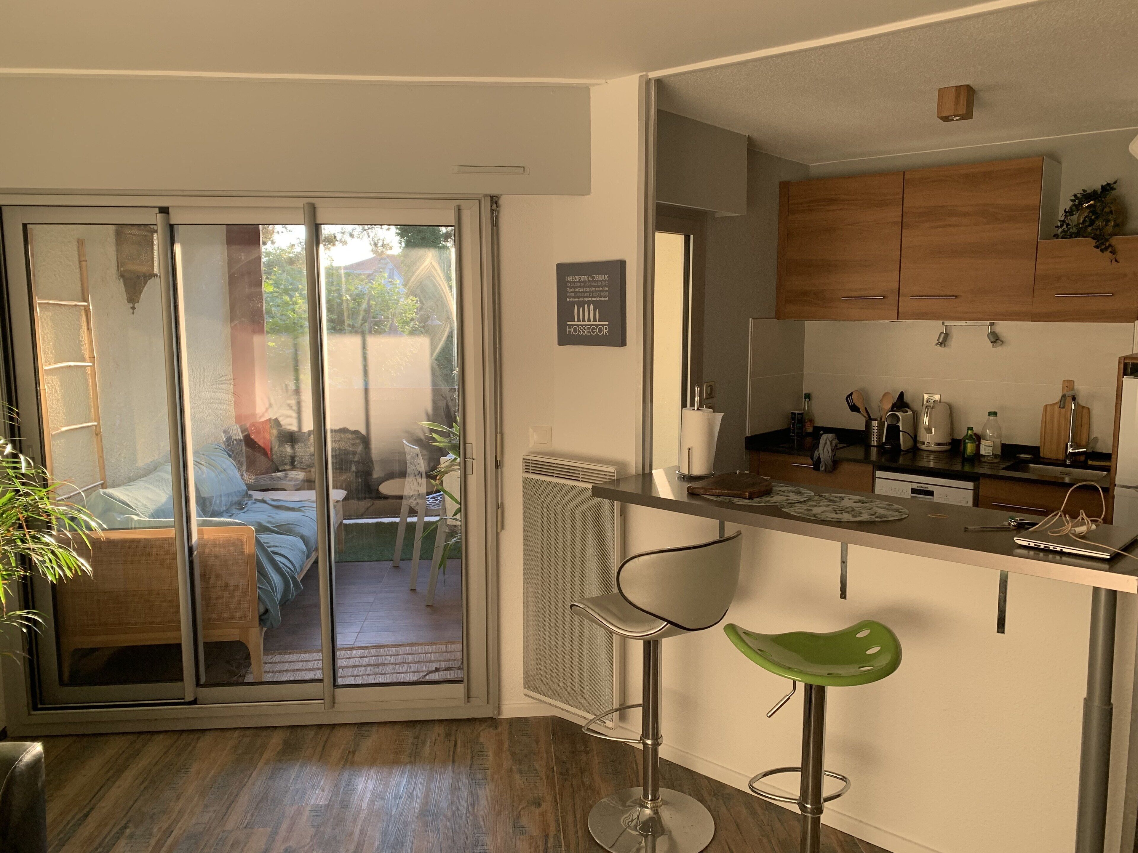 Microwave, dishwasher, coffee/tea maker, cookware/dishes/utensils