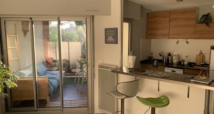 Superb Ultra Centre apartment, balcony