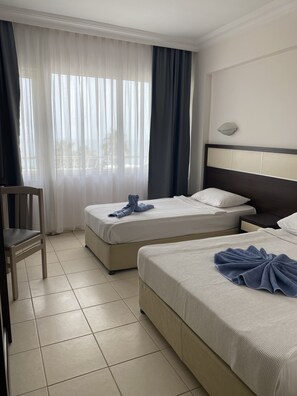 Zimmersafe, WLAN, Bettwäsche