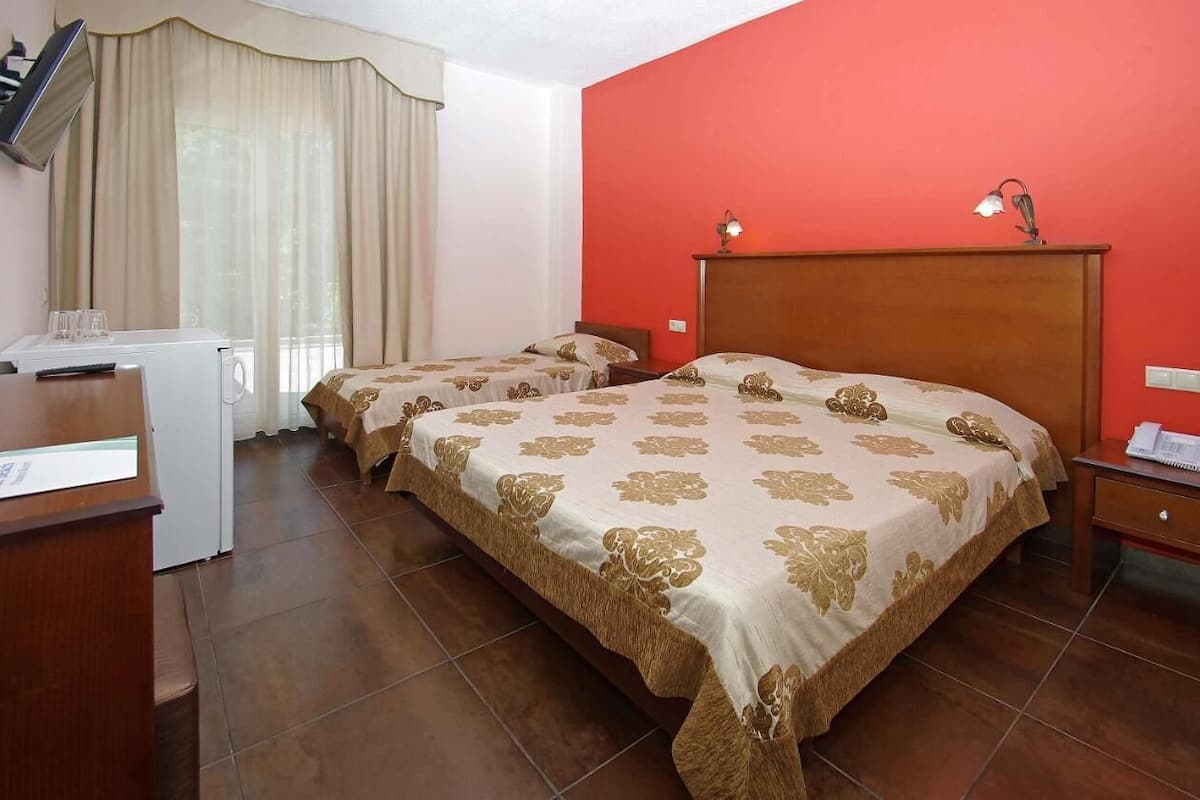 Habitación familiar | Cunas gratuitas, camas extra, wifi gratis y decoración personalizada