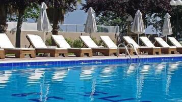 حمّام سباحة خارجي موسمي