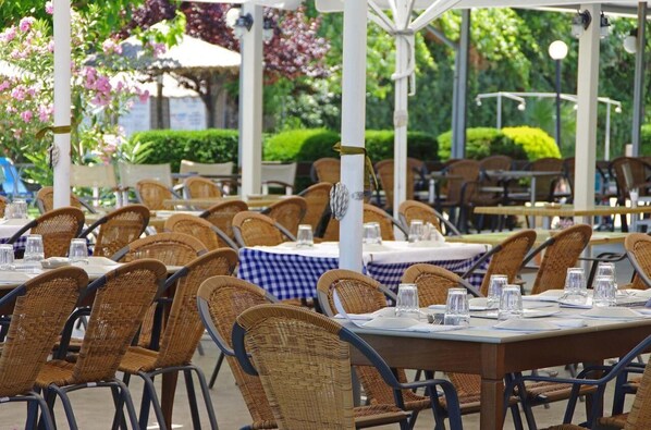 Tempat makan outdoor