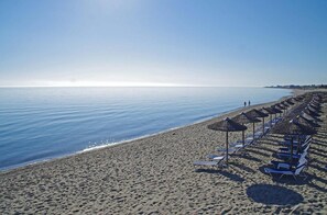 On the beach - Sun Beach Platamon Resort (Dio-Olympos)