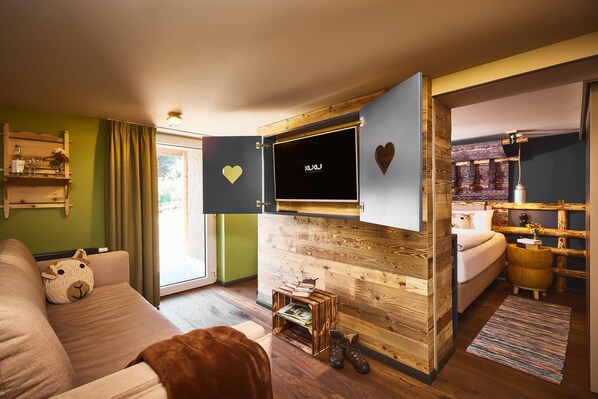 Hypo-allergenic bedding, in-room safe, individually decorated - KUKU Berghotel (Rettenberg)