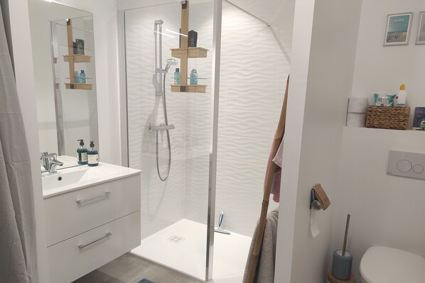 Chuveiro, secador de cabelo