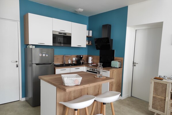 Fridge, microwave, oven, stovetop - 10 minutes by bike from the beach, new apartment in a pine forest (La Tranche-sur-Mer)