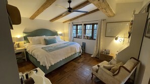 4 bedrooms, WiFi, bed sheets