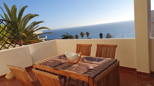 2-Bedroom Sea View Apartment with Pool & Wi‑Fi — 2 min Walk to Praia Dona Ana