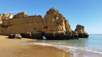 Una playa cerca