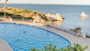 A swimming pool with a view of the sea and rocky cliffs. - Ocean View • Walk to Beach • Pool • Lagos • 64 (Lagos)
