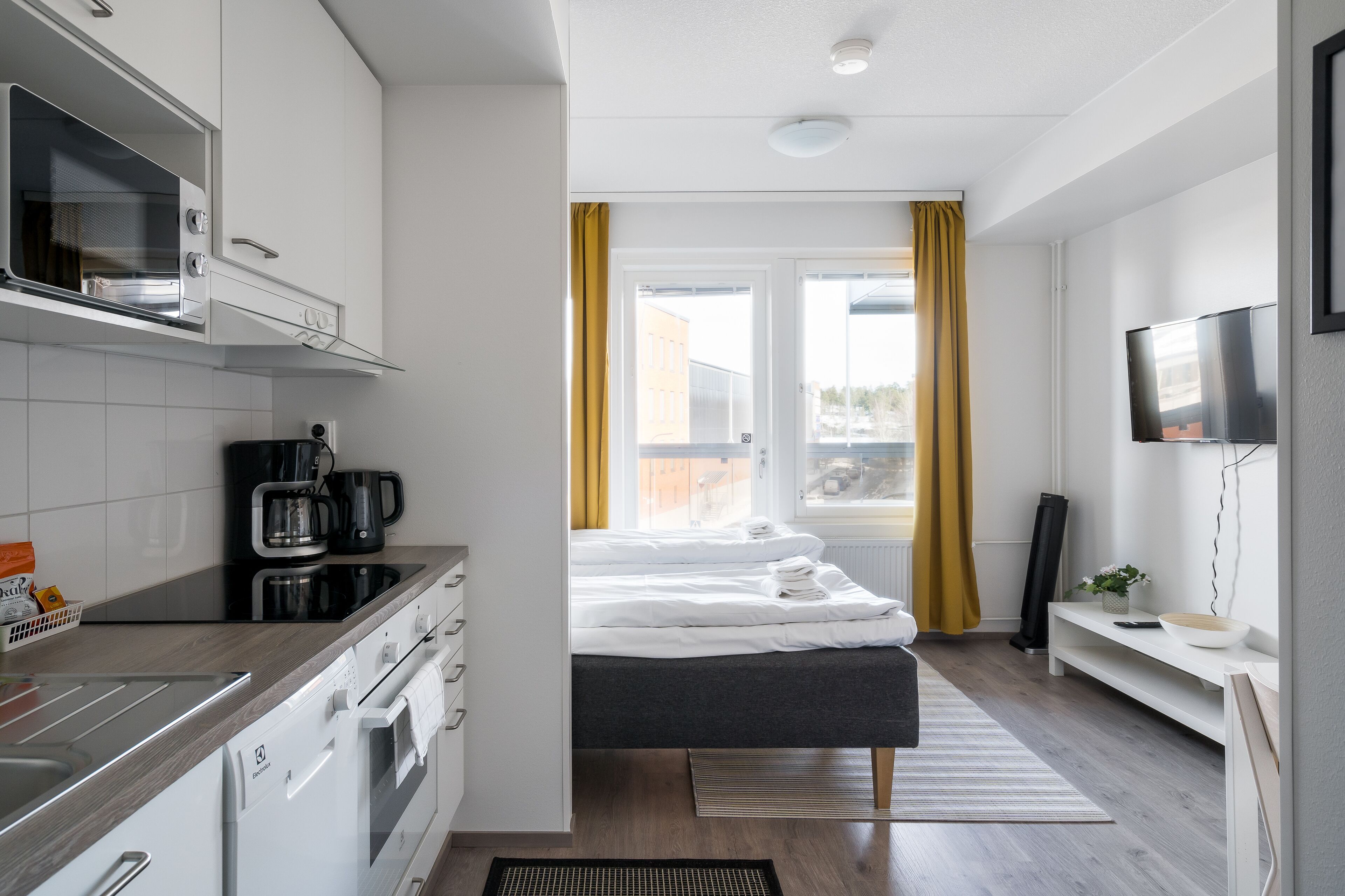 สแตนดาร์ดอพาร์ทเมนท์ | ครัวส่วนตัว | ตู้เย็น, ไมโครเวฟ, เตาอบ, เตาประกอบอาหาร