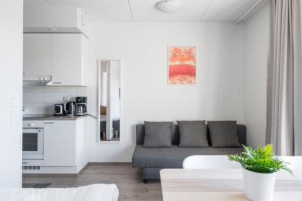 Appartement Standard, 1 chambre | Salle de séjour | Téléviseur à écran plat de 40 po avec télévision par câble, téléviseur