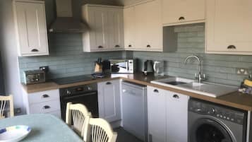 Cottage | Dapur pribadi | Lemari es, microwave, oven, dan kompor