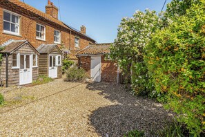 Exterior - A Cozy Cottage on the North Norfolk Coast (King's Lynn)