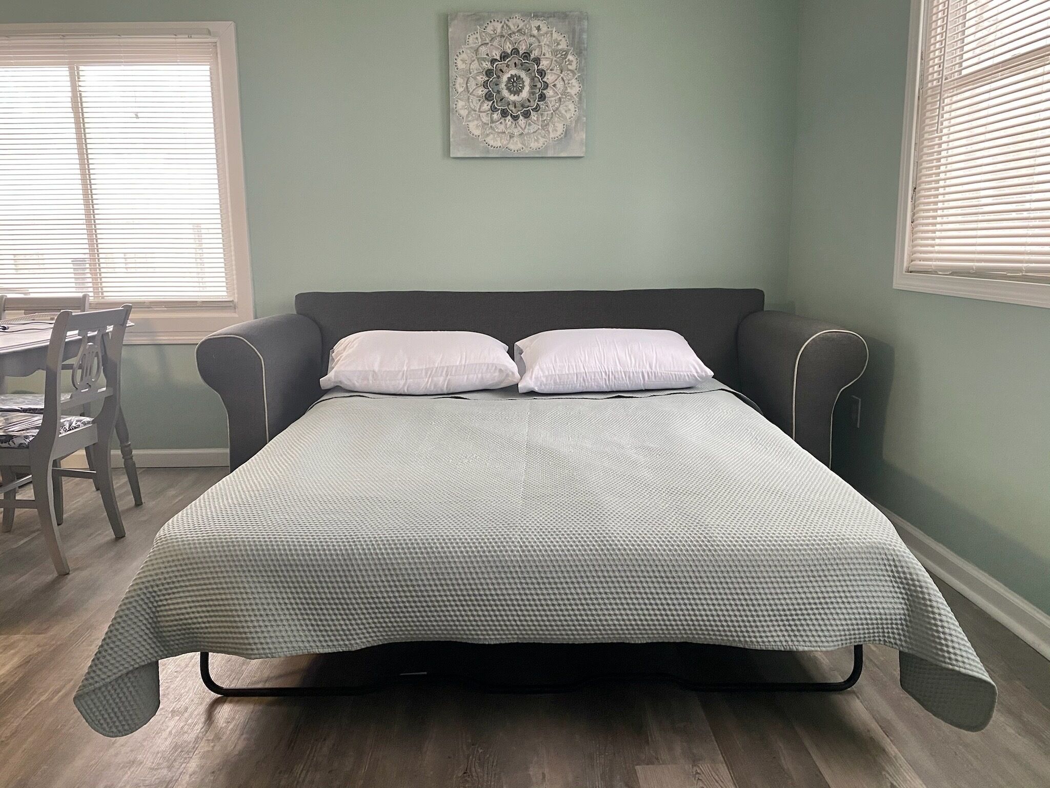 Quaint cottage a shot walk from the GTOL strip