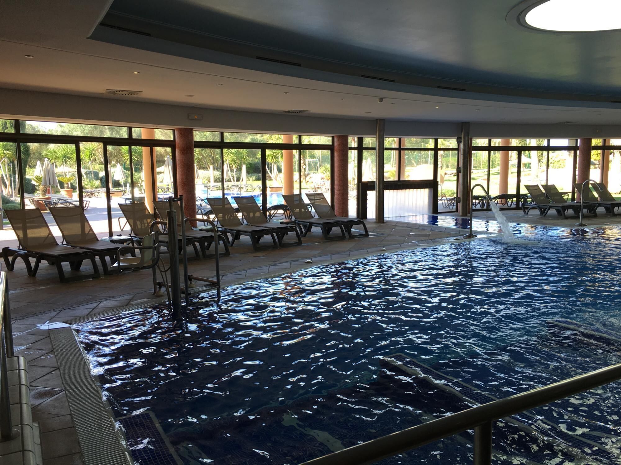 Piscine couverte, piscine extérieure