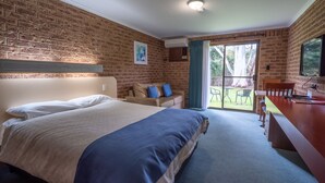 1 bedroom, internet, bed sheets - Eildon Parkview Motor Inn. Room 5 (Eildon)