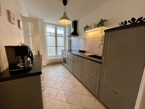 Fridge, microwave, oven, stovetop - Le Monastère *** (Bayeux)