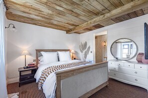 3 多间卧室、办公桌、免费 WiFi、床单