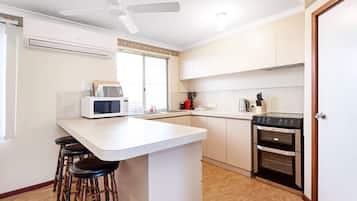 Kühlschrank, Kochgeschirr/Geschirr/Besteck