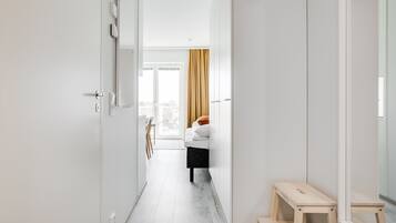 Departamento estándar, 1 habitación, balcón | Cortinas blackout, insonorización y tabla de planchar con plancha