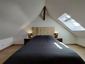 1 habitación, escritorio, wifi gratis y ropa de cama