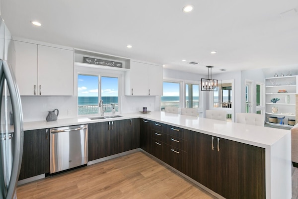 Kylskåp, mikrovågsugn, ugn och spishäll