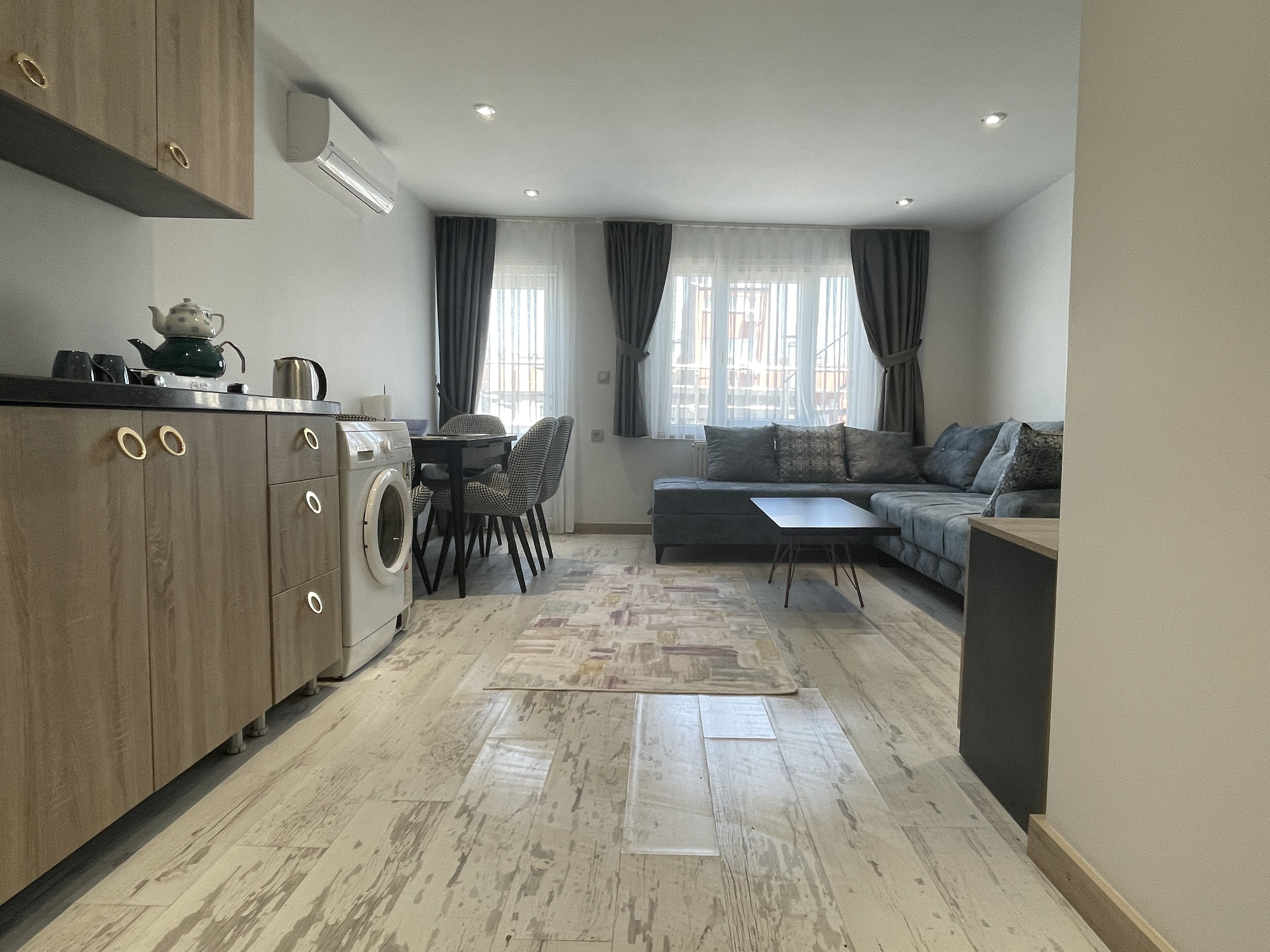 Panoramic Apartment | Minibar, free WiFi, bed sheets