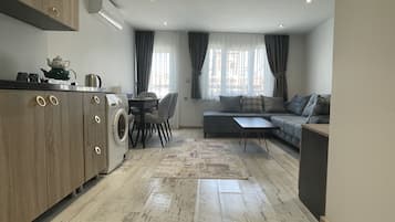 Panoramic Apartment | Minibar, free WiFi, bed sheets