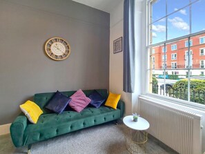 Televisión y chimenea 