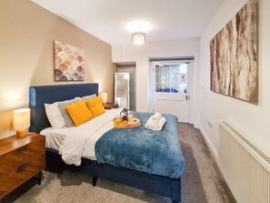 2 chambres, fer et planche à repasser, lit parapluie, Wi-Fi