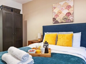 2 bedrooms, iron/ironing board, travel cot, WiFi